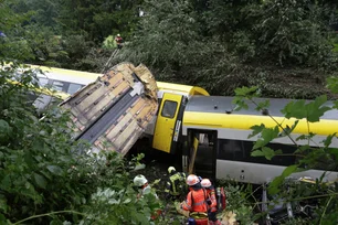 Imagem referente à matéria: Três pessoas morrem após descarrilhamento de trem de passageiros na Alemanha