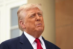 Imagem referente à matéria: Suco de laranja, petróleo, aviões e quase 700 itens escapam de tarifa de Trump; veja lista completa