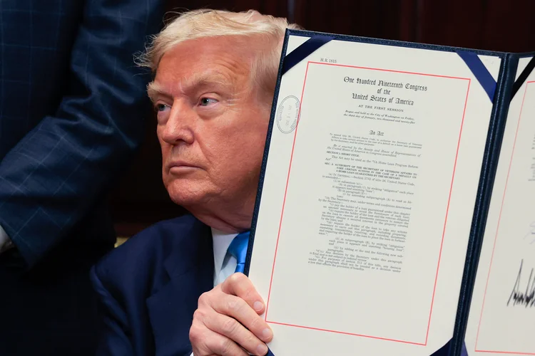 Donald Trump, presidente dos EUA, em evento de assinatura de documentos nesta quarta-feira, 30 (Anna Moneymaker/AFP)