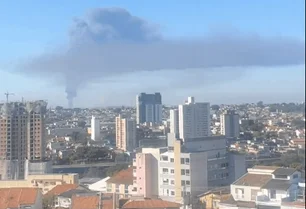 Imagem referente à matéria: Incêndio atinge indústria em Guarulhos