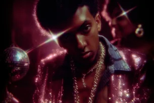 'Minha mãe não sabe que viralizei': com 22 anos, ele usa IA para dar batida anos 80 a hits do funk
