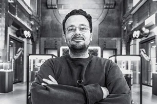 Imagem referente à notícia: Distópico e positivo: o CEO da Oakley quer reinventar os óculos com inteligência artificial vestível