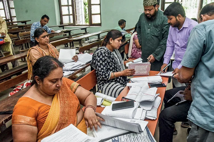 Votação em Patna, na Índia: apoio à democracia no país é um dos mais altos do mundo (Santosh Kumar/Hindustan Times/Getty Images)