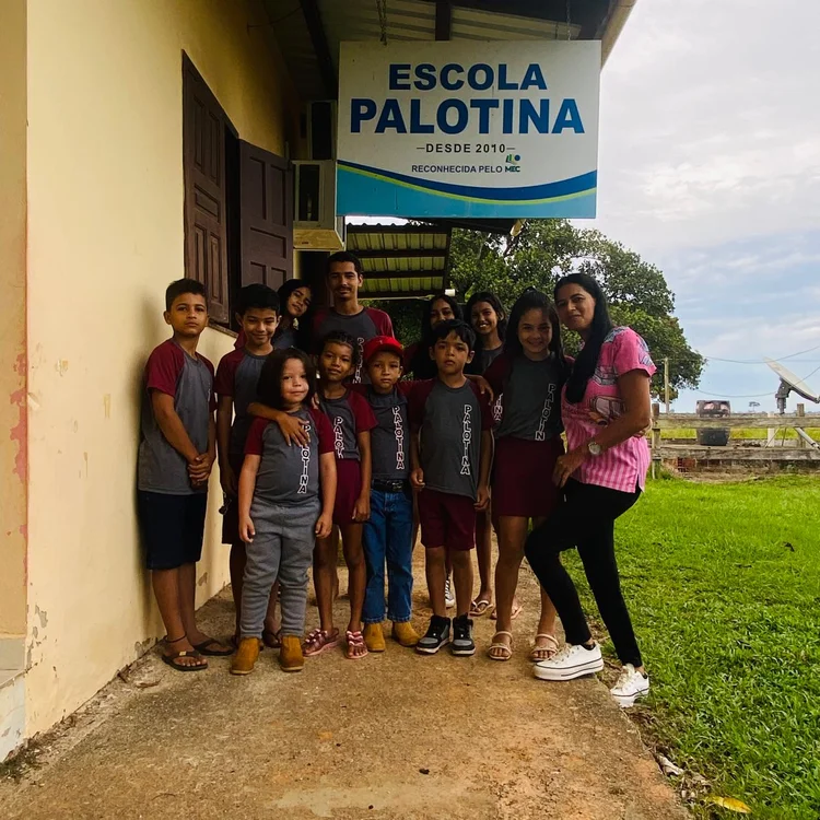 Alunos da Escola Palotina - Fazenda Boca do Acre  (Escola Palotina/Divulgação)