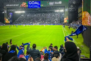 Imagem referente à matéria: Burkas, oração, cambistas: fomos a um jogo do Al Hilal, o time saudita surpresa da Copa do Mundo