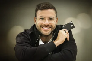 Essa fintech levou o parcelado para as compras em dólar. E já tem 6 mil pessoas na fila de espera