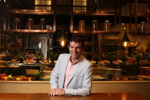 Ele saiu da cozinha de hotéis e virou fornecedor da Starbucks e das Olimpíadas