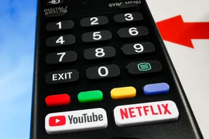 Os reis da TV: Netflix e YouTube acirram disputa pelo controle da televisão em casa