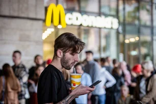 Imagem referente à matéria: Para brigar com Starbucks, McDonald’s aposta em cafés e bebidas geladas