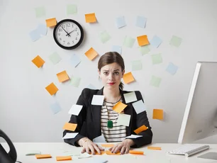 Imagem referente à matéria: Office housework: por que o funcionário que 'faz tudo' nem sempre é o mais valorizado?