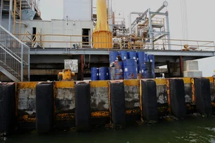 Imagem referente à matéria: Petróleo cai mais de 1% com temores sobre tarifas de Trump e perspectiva de menor demanda