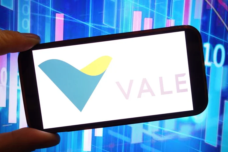 POLAND - 2024/12/08: In this photo illustration, the Vale company logo is seen displayed on a smartphone screen. (Photo Illustration by Piotr Swat/SOPA Images/LightRocket via Getty Images)