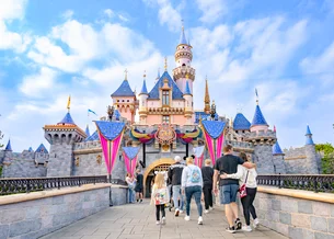 Disney anuncia mudança em regras de entrada nos parques — norma pode frustrar visitantes brasileiros