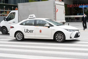 Para brigar com Musk, Uber anuncia parceria para criar robotáxis