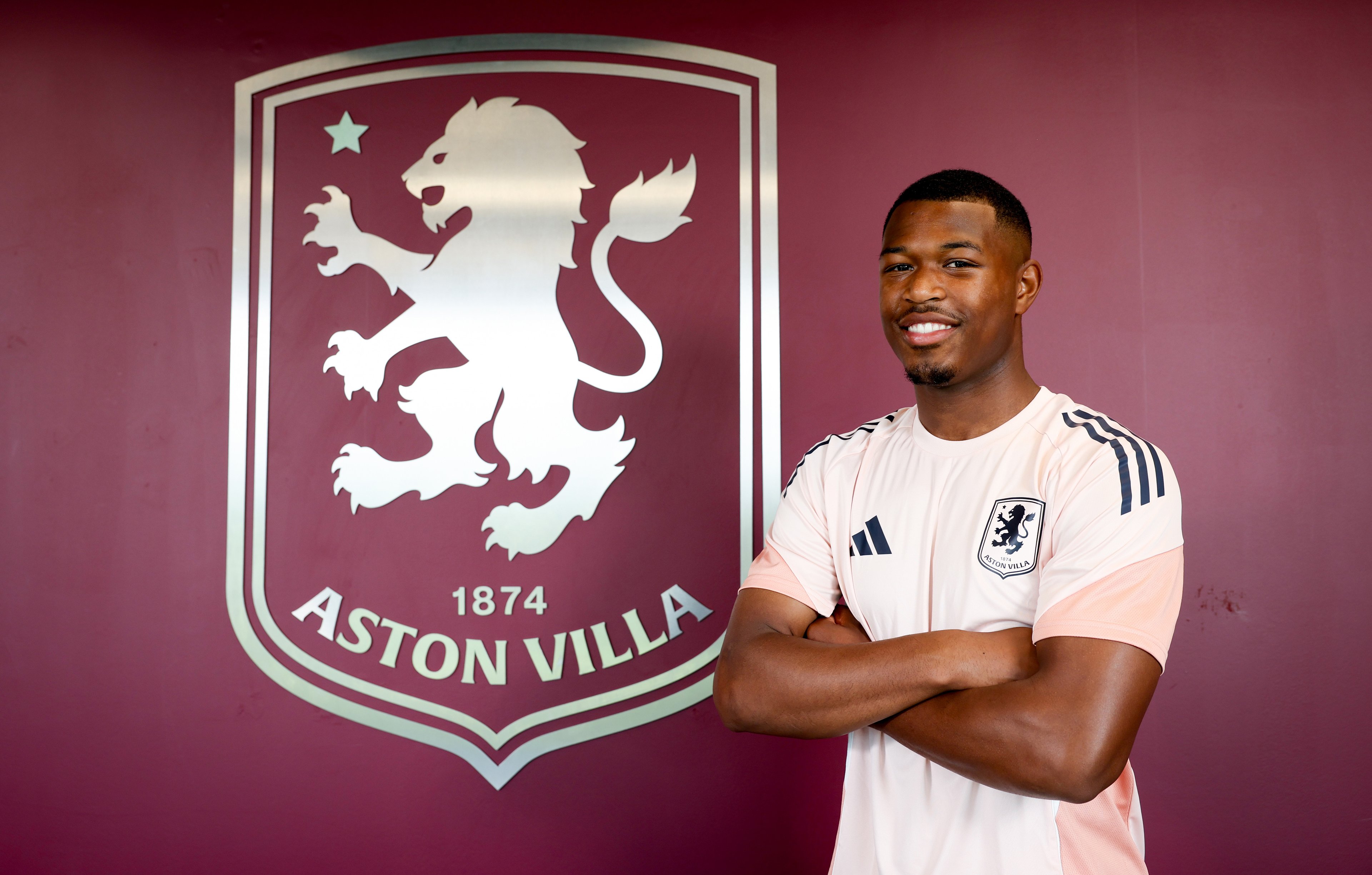 Atacante com nome inspirado em 'Cidade de Deus' é o novo reforço da Premier League