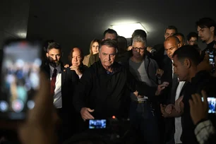 Imagem referente à matéria: Por que Bolsonaro corre o risco de ser preso? Entenda despacho de Moraes sobre uso de redes