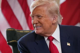 Imagem referente à matéria: Trump diz que tarifa mínima para todos os países será 'de 15% ou 20%'
