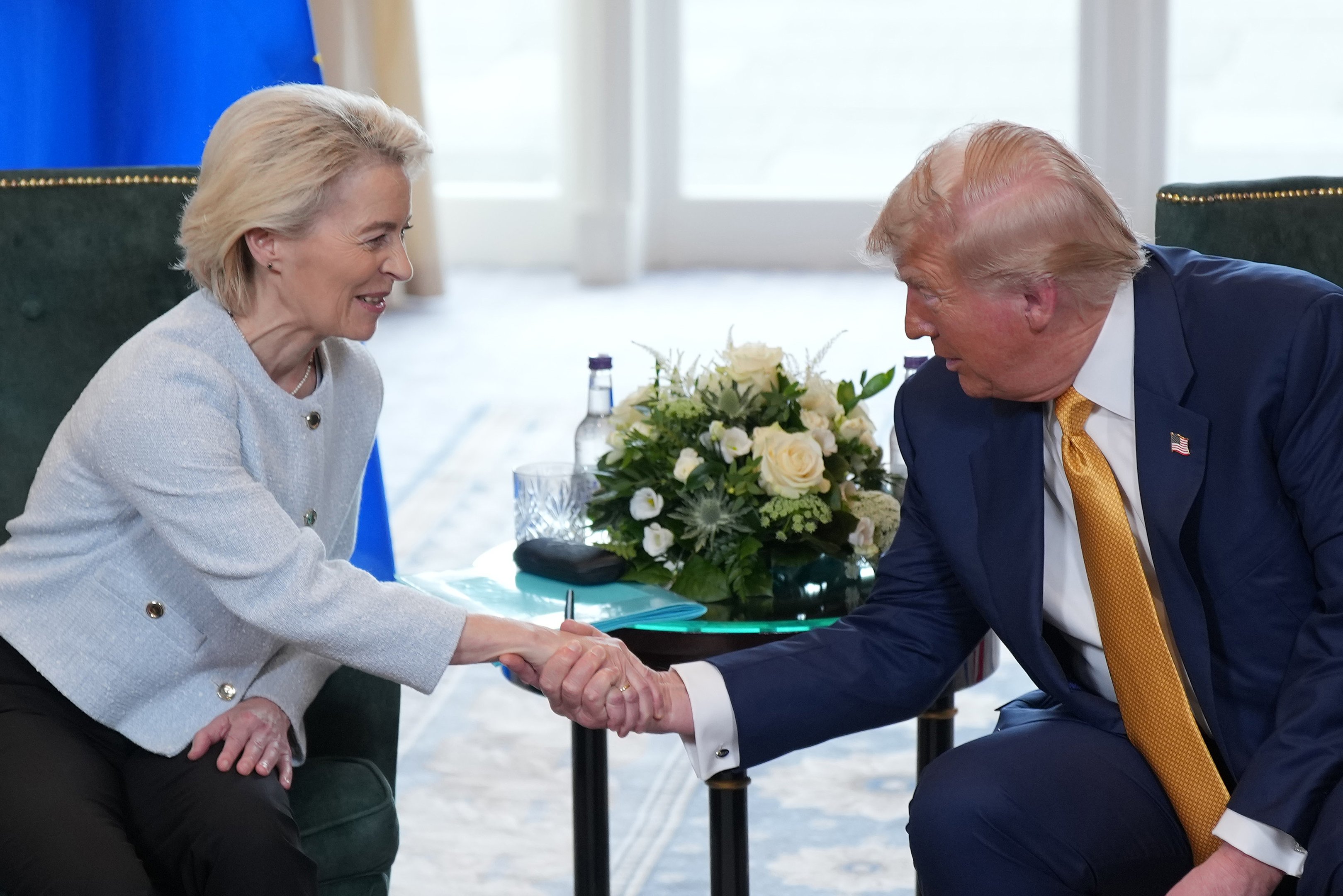 Trump anuncia 'maior acordo já feito' com a União Europeia, com tarifas de 15%