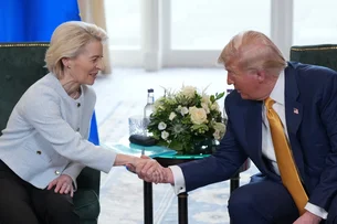 Trump anuncia 'maior acordo já feito' com a União Europeia, com tarifas de 15%