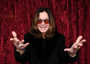 Itens de Ozzy Osbourne são leiloados após sua morte; saiba quanto custa