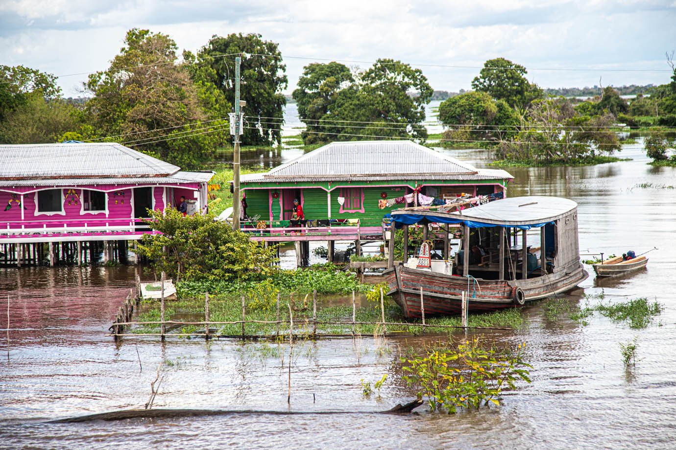 Rio Amazonas - ribeirinhas - ribeirinhos - moradia - casas palafitas - amazonia - 

Foto: Leandro Fonseca
Data: 02/07/2025