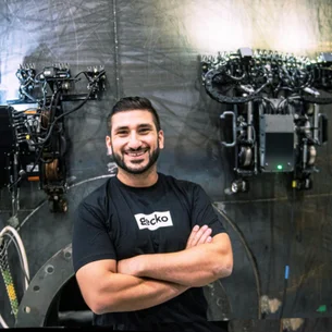 Homem de 34 anos construiu uma startup bilionária depois de trabalhar 100 horas por dia
