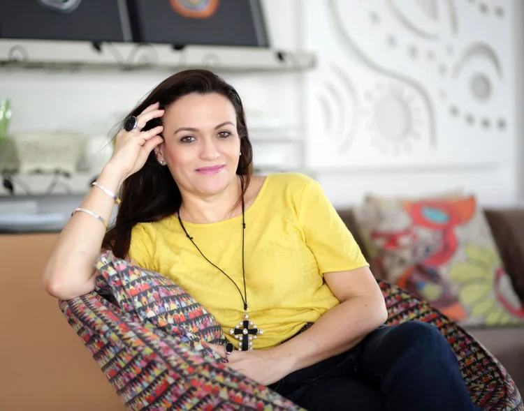 Kalina Rameiro, à frente do ateliê que leva seu nome: “O mundo precisa do que só você tem: o seu jeito, o seu olhar e a sua história”