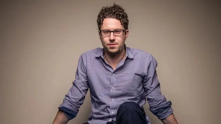Economista se torna bilionário com plataforma de IA para médicos