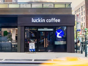 A ameaça chinesa: Starbucks ganha competidor de peso nos EUA com estratégia 100% digital