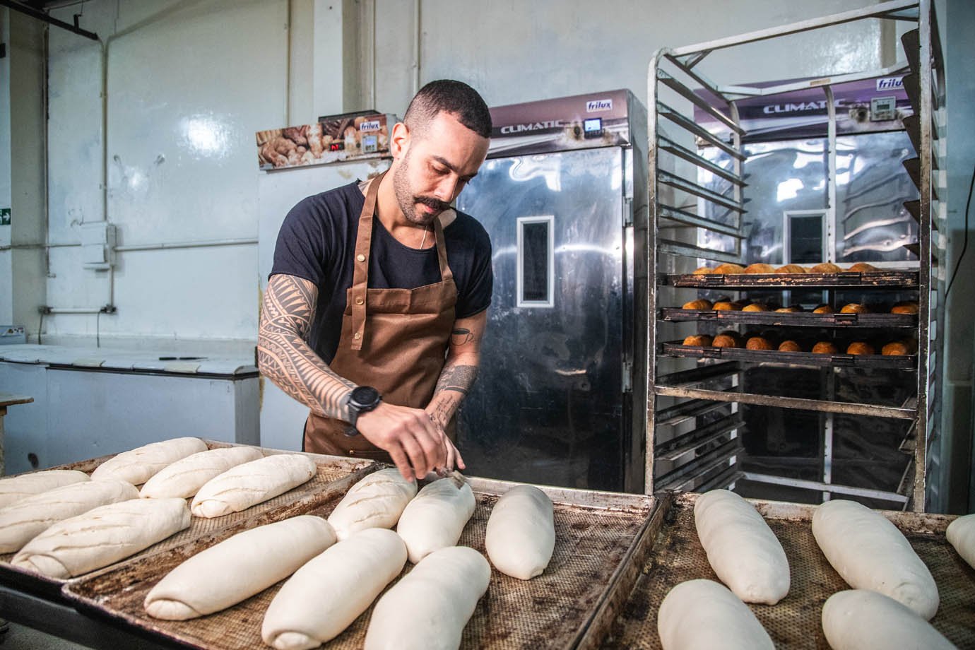 Bruno dos Santos dono da Esquina do Pão na produção dos seu pães artesanais 

Foto: Leandro Fonseca
Data: 10/07/2025
