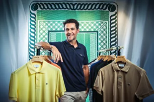 Imagem referente à matéria: O momento da Lacoste: nova camisa polo, loja pop-up e campanha com ícones