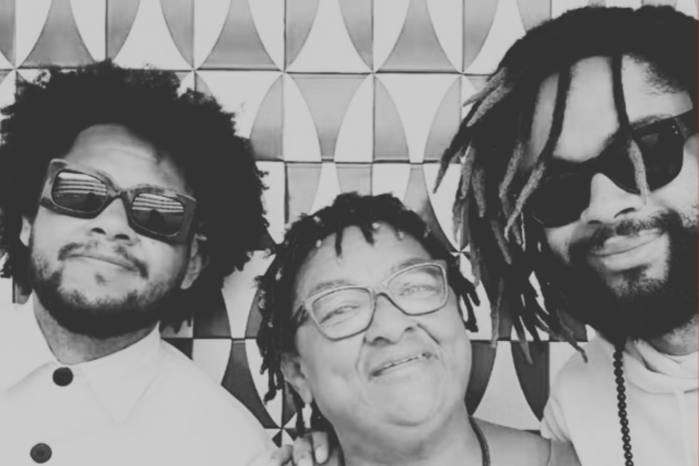 Morre Dona Jacira, mãe de Emicida e Fióti, aos 60 anos, em São Paulo