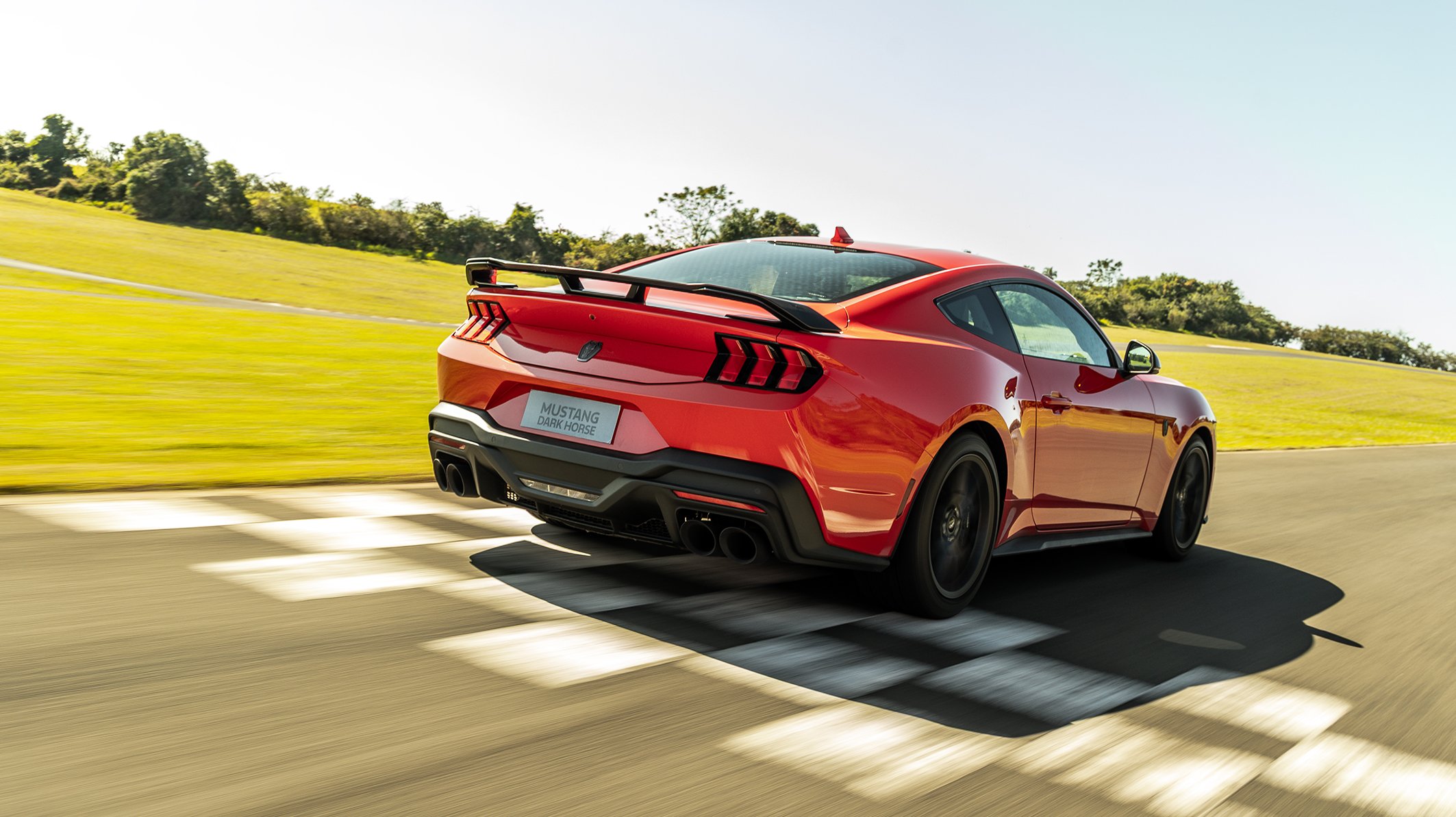 Com Mustang GT manual e Dark Horse, Ford ensina como tratar um ícone no Brasil