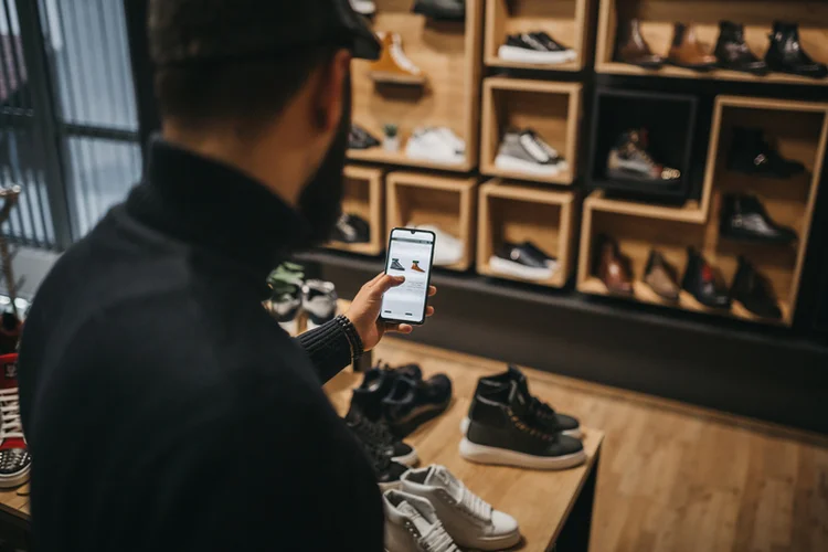 Tecnologia une tendência digital do marketing ao comportamento do consumidor no varejo (Nikola Stojadinovic/Getty Images)
