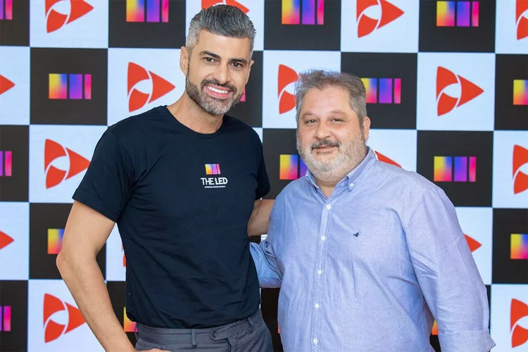 Richard Albanesi, da The Led, e Cristiano Tassinari, da Retail Media: “O poder do retail media é comunicar com o consumidor no momento certo, mesurar isso, e ter acesso a dados como o sell out, o que realmente foi vendido" (The Led/Divulgação)