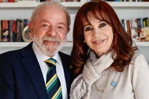 Cristina Kirchner recebe Lula em apartamento onde cumpre prisão domiciliar na Argentina; veja vídeo
