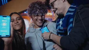 Aplicativo permite pessoas surdas sentirem a música de festas e festivais