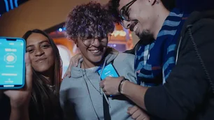 Imagem referente à matéria: Aplicativo permite pessoas surdas sentirem a música de festas e festivais