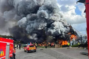 Imagem referente à matéria: Palco do Tomorrowland Bélgica é destruído por incêndio às vesperas do festival; veja imagens