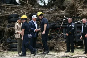 Imagem referente à matéria: Trump visita o Texas para avaliar danos das enchentes que mataram mais de 120 pessoas