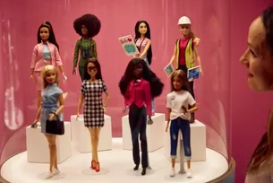 Barbie e Pião: loja de brinquedos mais antiga do mundo elege 100 melhores passatempos da História