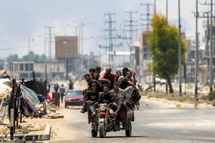 Israel lança ofensiva contra Deir al-Balah, em Gaza, pela primeira vez desde início da guerra