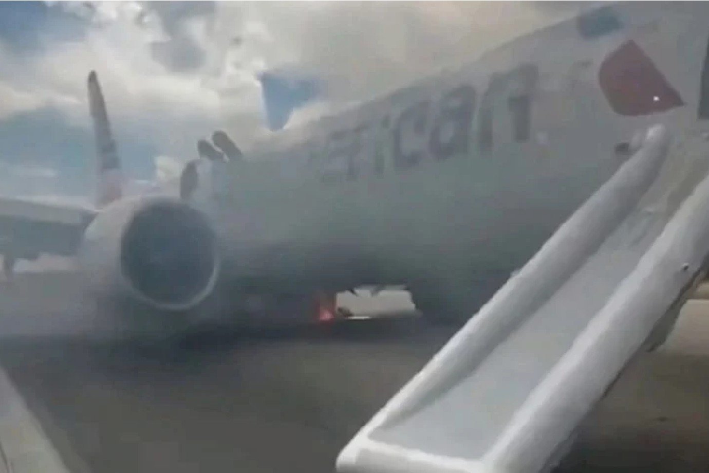 Trem de pouso de aeronave da American Airlines pega fogo na decolagem nos EUA