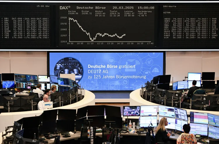 
Frankfurt Stock Exchange: o índice alemão Dax começou a terça-feira, 29, com alta de 1,1% (Arne Dedert/picture aliance/Getty Images)