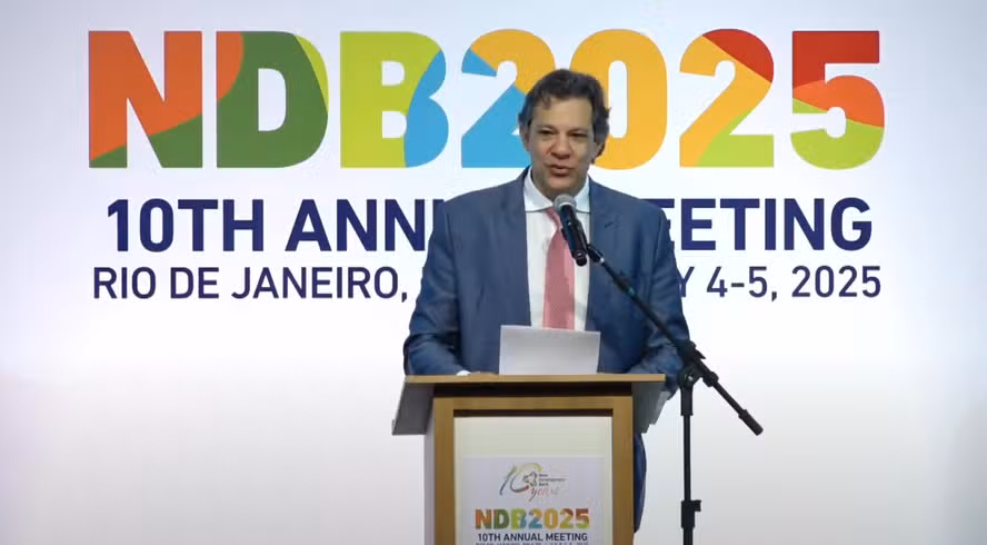 STF ajuda a fortalecer as instituições, diz Haddad sobre IOF