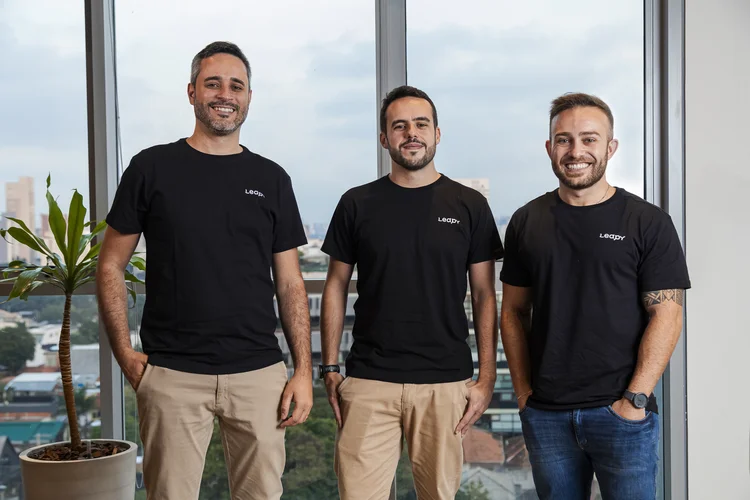 Matheus Fonseca, Daniel Almeida e Marlon Wanderllich, da Leapy: “Queremos que o aprendiz cresça, vire liderança e, com isso, mude o mercado de dentro para fora.” (Leapy/Divulgação)