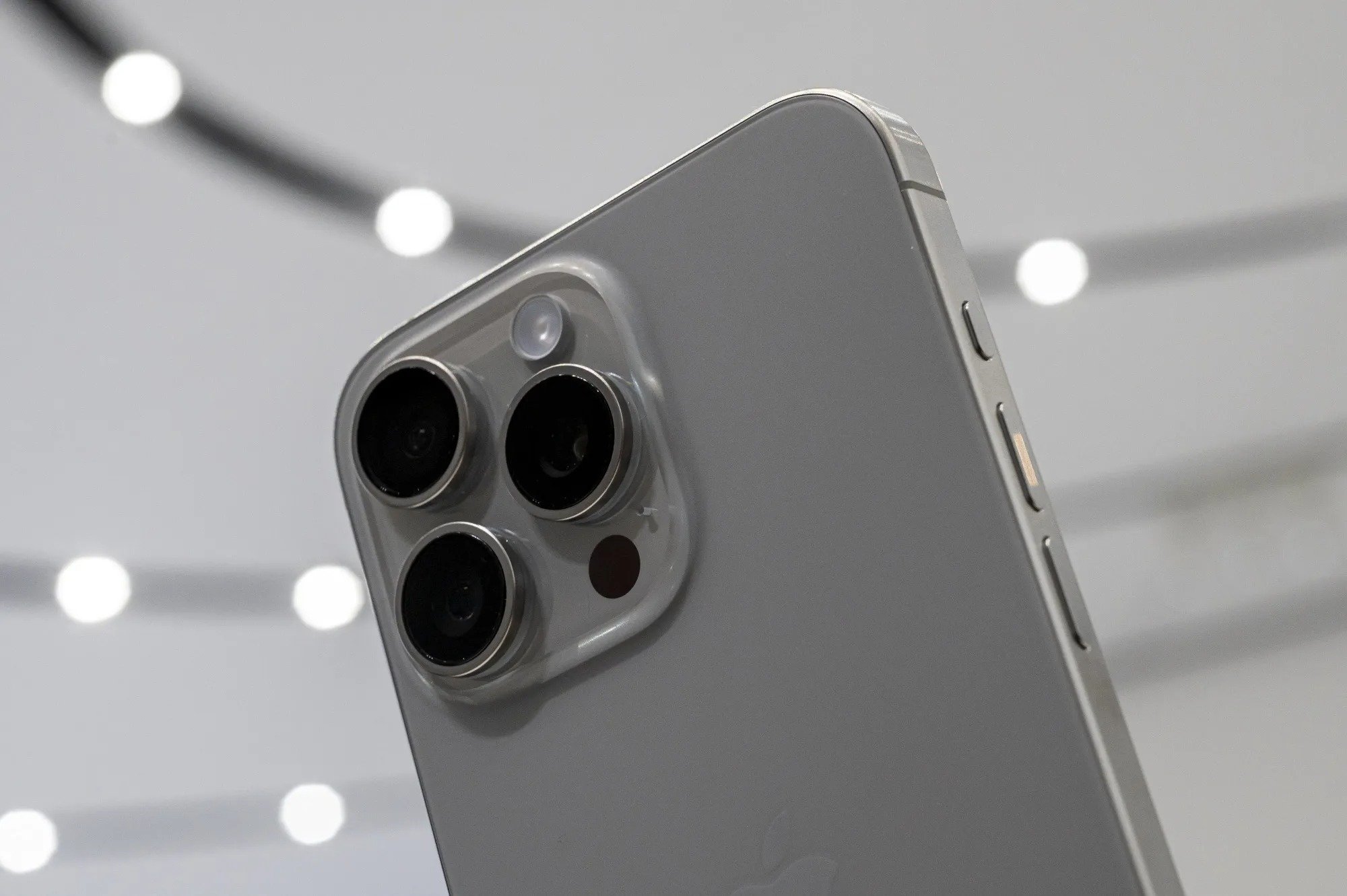 Lens Technology, fornecedora da Apple, levanta US$ 608 mi para expandir produção no Vietnã e México