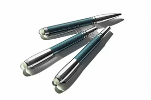 Imagem referente à matéria: Montblanc transforma as luzes da aurora boreal em nova coleção; confira