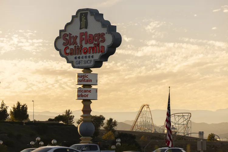 Six Flags: fechamento de parques reflete estratégia de foco em locais mais rentáveis e de maior crescimento (MattGush/Getty Images)