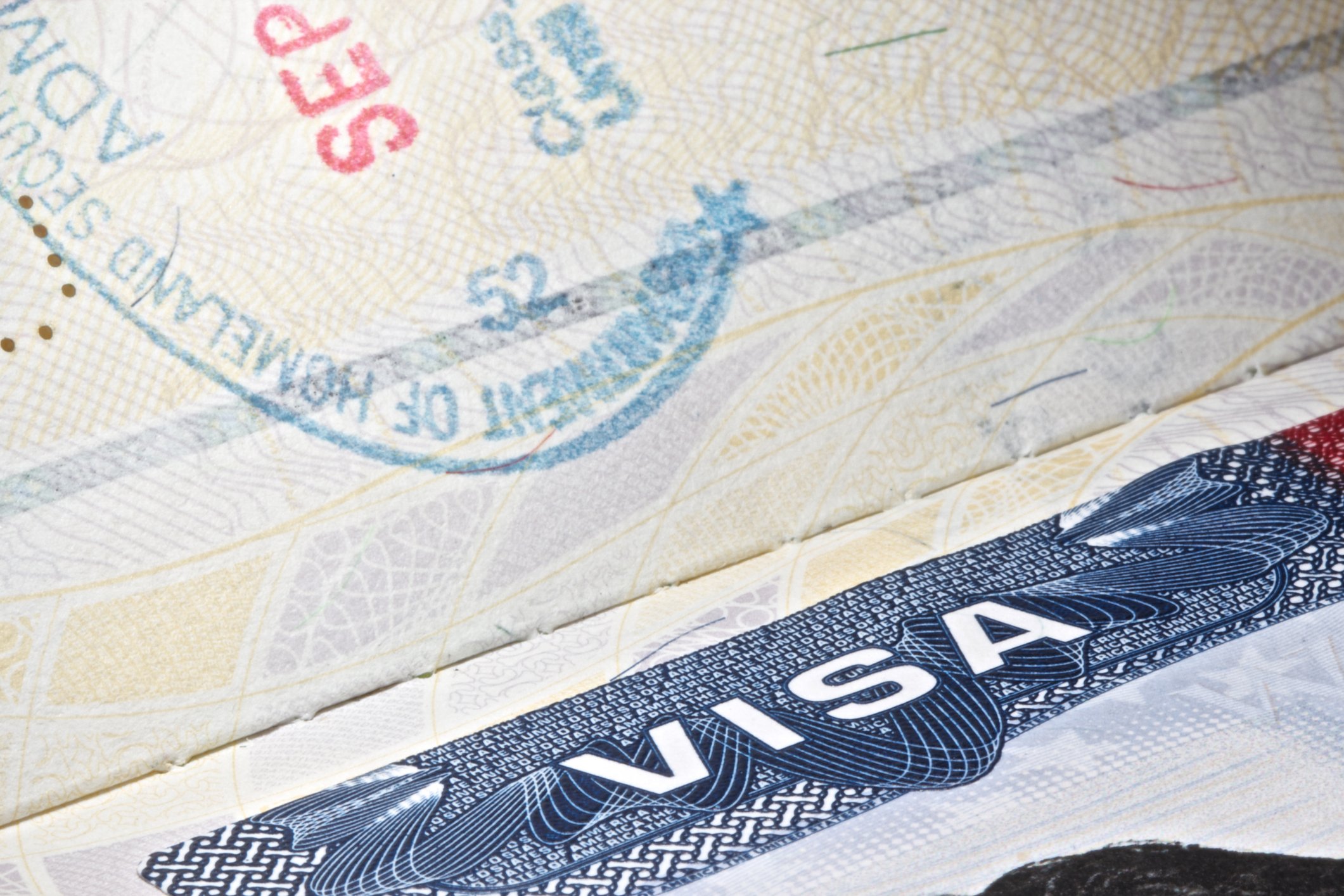 Visto de turismo para os EUA aumenta para mais de R$ 2.500 com nova regra de Trump; entenda